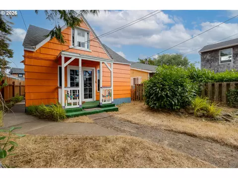 821 S Columbia St, Seaside, OR 97138