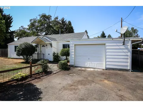 2106 Devos St, Eugene, OR 97402