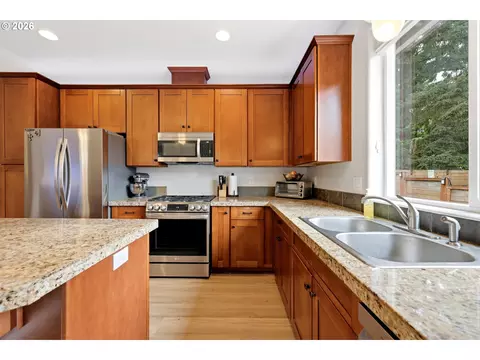 Kitchen - 19119 Dublin Ave, Sandy, OR 97055 photo 2 of 5