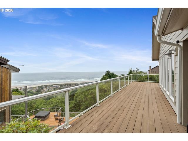 503 Kesterson Ct, Rockaway Beach, OR 97136