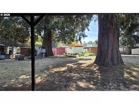 Exterior - 1625 Henderson Ave #B10, Eugene, OR 97403 photo 2 of 3