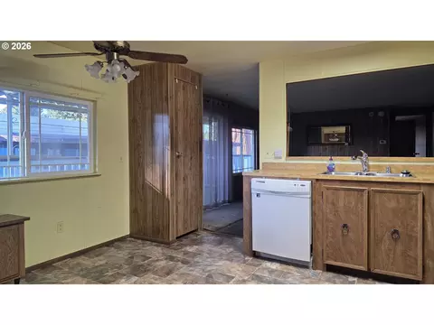 Kitchen - 1625 Henderson Ave #B10, Eugene, OR 97403 photo 3 of 3
