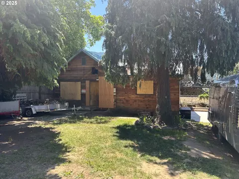 411 E Humboldt St, Bingen, WA 98605