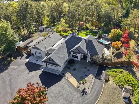 711 Sable Dr, Roseburg, OR 97470