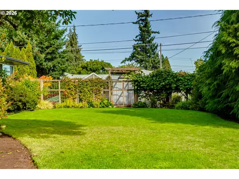 Exterior - 727 Elm Dr, Eugene, OR 97404 photo 16 of 16