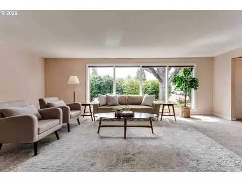 Living - 727 Elm Dr, Eugene, OR 97404 photo 2 of 3