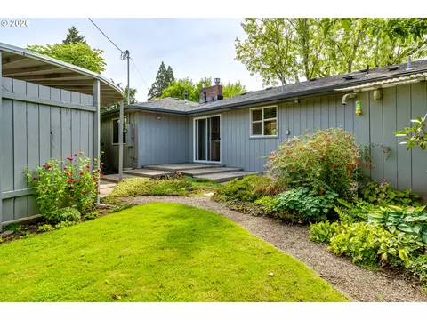 Exterior - 727 Elm Dr, Eugene, OR 97404 photo 7 of 16