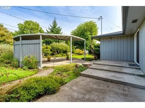 Exterior - 727 Elm Dr, Eugene, OR 97404 photo 6 of 16