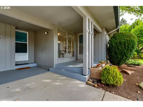 Exterior - 727 Elm Dr, Eugene, OR 97404 photo 4 of 16