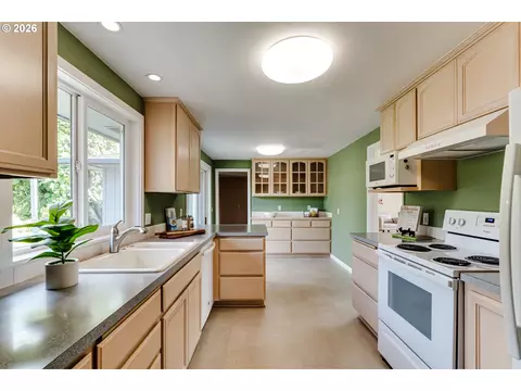 Kitchen - 727 Elm Dr, Eugene, OR 97404 photo 3 of 3
