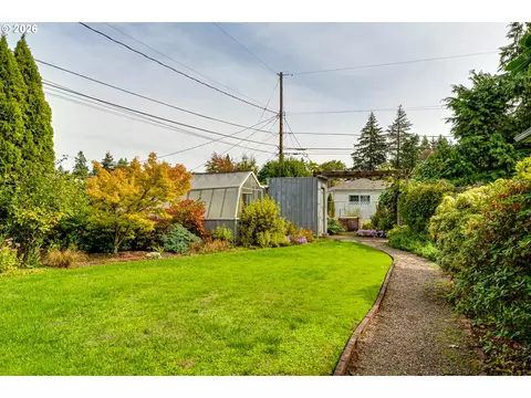 Exterior - 727 Elm Dr, Eugene, OR 97404 photo 11 of 16