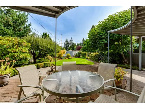Exterior - 727 Elm Dr, Eugene, OR 97404 photo 9 of 16