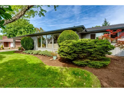 Exterior - 727 Elm Dr, Eugene, OR 97404 photo 3 of 16