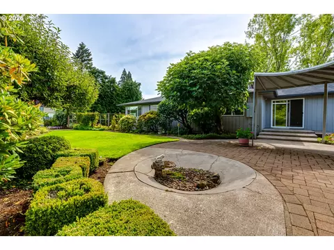 Exterior - 727 Elm Dr, Eugene, OR 97404 photo 14 of 16