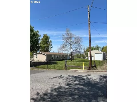 808 Ash St, Cove, OR 97824