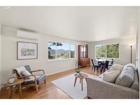 Living - 29127 Gimpl Hill Rd, Eugene, OR 97402 photo 2 of 4