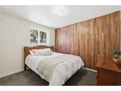 Bedroom - 29127 Gimpl Hill Rd, Eugene, OR 97402 photo 5 of 5