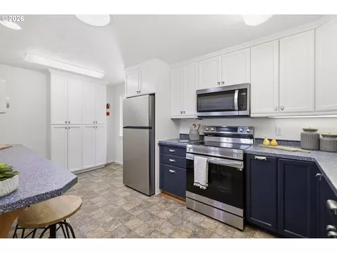 Kitchen - 29127 Gimpl Hill Rd, Eugene, OR 97402 photo 1 of 5