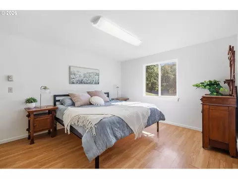 Bedroom - 29127 Gimpl Hill Rd, Eugene, OR 97402 photo 1 of 5