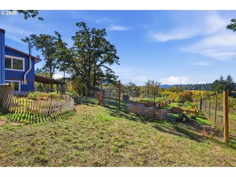 Exterior - 29127 Gimpl Hill Rd, Eugene, OR 97402 photo 4 of 6
