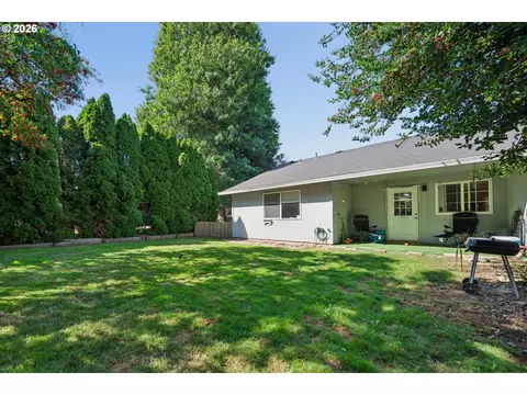 Exterior - 240 SE Kane Dr, Gresham, OR 97080 photo 5 of 7