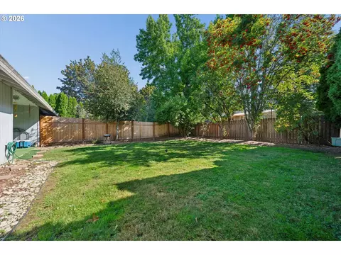 Exterior - 240 SE Kane Dr, Gresham, OR 97080 photo 7 of 7