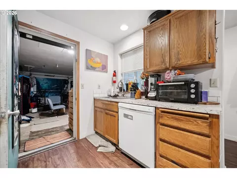 Kitchen - 240 SE Kane Dr, Gresham, OR 97080 photo 6 of 7
