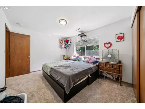 Bedroom - 240 SE Kane Dr, Gresham, OR 97080 photo 4 of 8