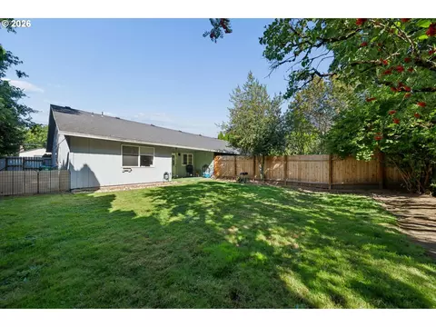 Exterior - 240 SE Kane Dr, Gresham, OR 97080 photo 6 of 7