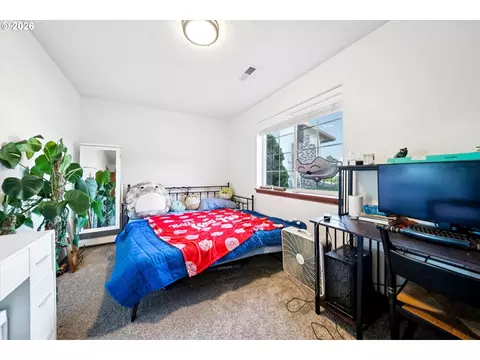 Bedroom - 240 SE Kane Dr, Gresham, OR 97080 photo 1 of 8
