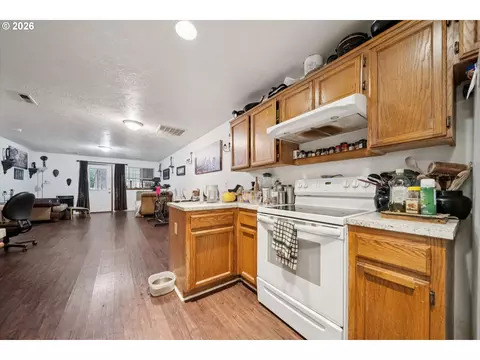 Kitchen - 240 SE Kane Dr, Gresham, OR 97080 photo 7 of 7