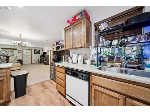 Kitchen - 240 SE Kane Dr, Gresham, OR 97080 photo 4 of 7