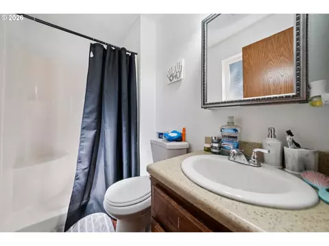 Bath - 240 SE Kane Dr, Gresham, OR 97080 photo 2 of 5