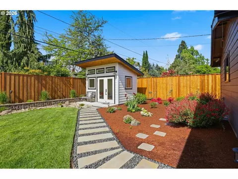 Exterior - 2010 Valhalla St, Eugene, OR 97401 photo 12 of 13