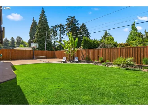 Exterior - 2010 Valhalla St, Eugene, OR 97401 photo 9 of 13