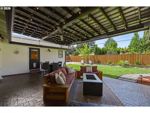 Exterior - 2010 Valhalla St, Eugene, OR 97401 photo 7 of 13