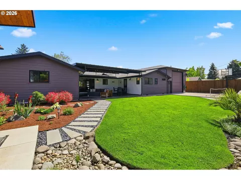 Exterior - 2010 Valhalla St, Eugene, OR 97401 photo 8 of 13
