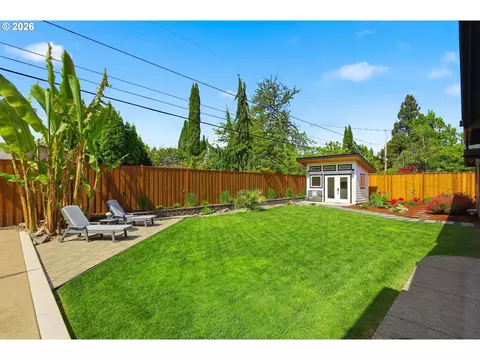 Exterior - 2010 Valhalla St, Eugene, OR 97401 photo 11 of 13