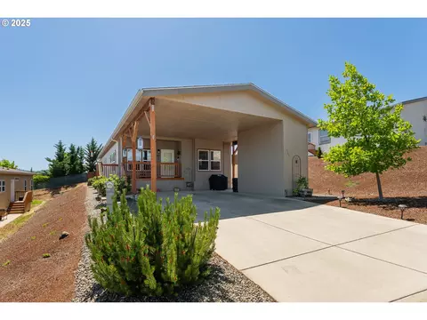 301 Deschutes Ln, Roseburg, OR 97471