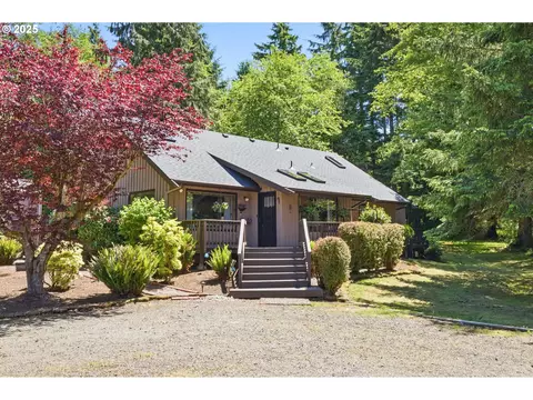 33712 Rainbows End Ln, Warrenton, OR 97146