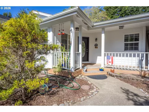2193 13th St, Florence, OR 97439