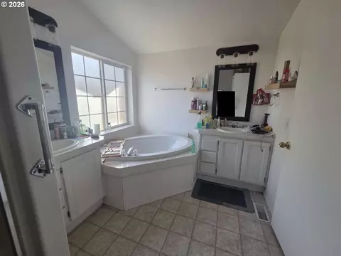 Bath - 239 W K St, Springfield, OR 97477 photo 3 of 5