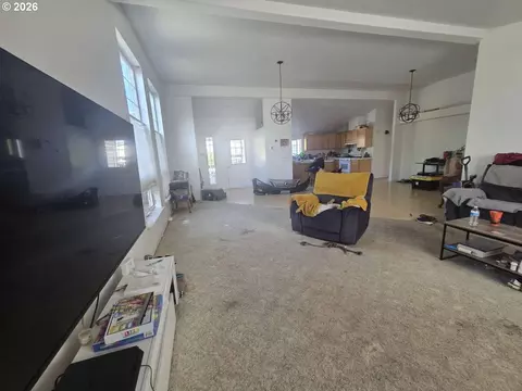 Living - 239 W K St, Springfield, OR 97477 photo 3 of 4