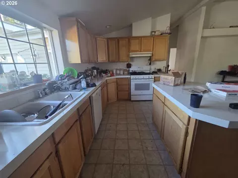 Kitchen - 239 W K St, Springfield, OR 97477 photo 4 of 4