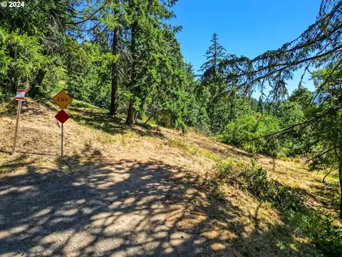 E 38th Ave, Eugene, OR 97405