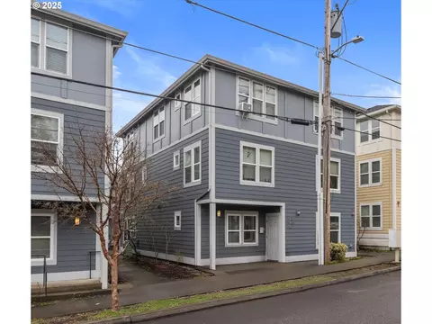 11927 SE Ash St, Portland, OR 97216