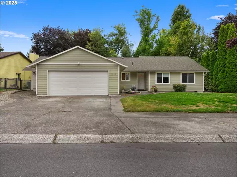 1020 SE 36th St, Troutdale, OR 97060
