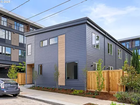 4950 SE Caruthers St #5, Portland, OR 97215