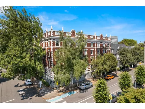 1811 NW Couch St #508, Portland, OR 97209