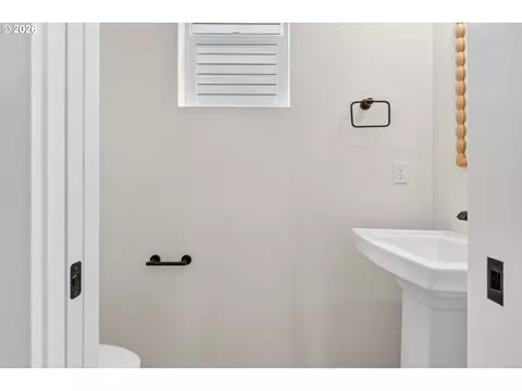 Bath - 4055 SW Mckinley St #39, Gresham, OR 97080 photo 1 of 7